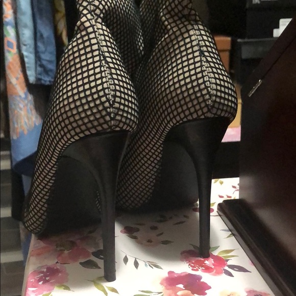 Netted Stretch booties - Picture 3 of 7